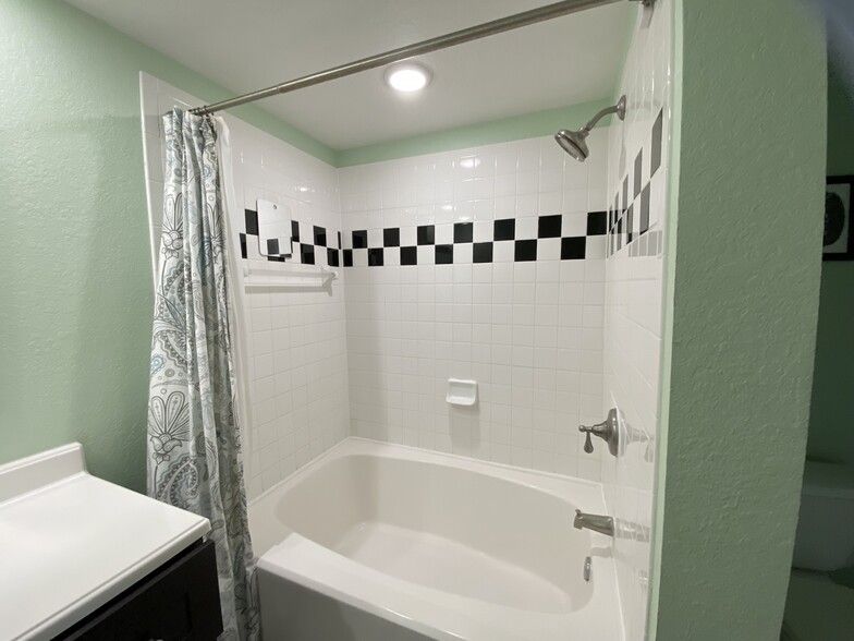 Bathroom #1 - 2410 W Azeele St