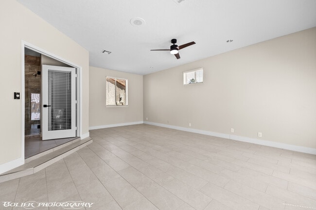 Building Photo - 931 Chaparral Dr