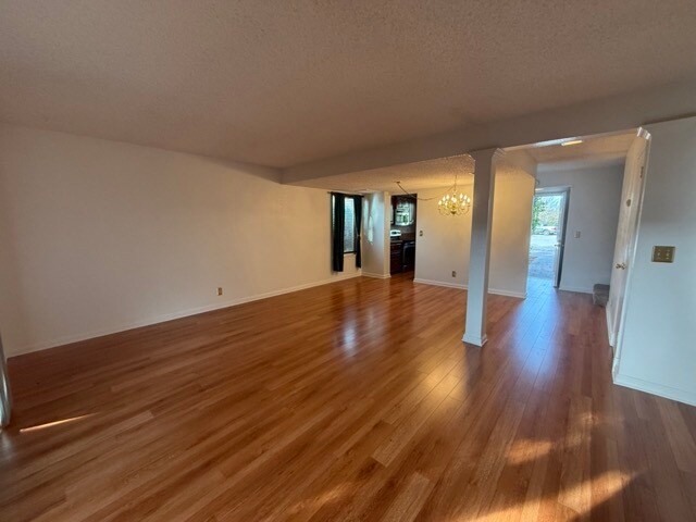 Building Photo - 618 Lakehaven Ter