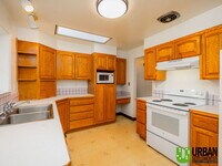 Building Photo - 520 W Barnes Rd