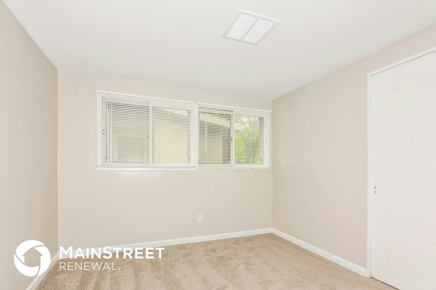 Building Photo - 2280 St Catherine St