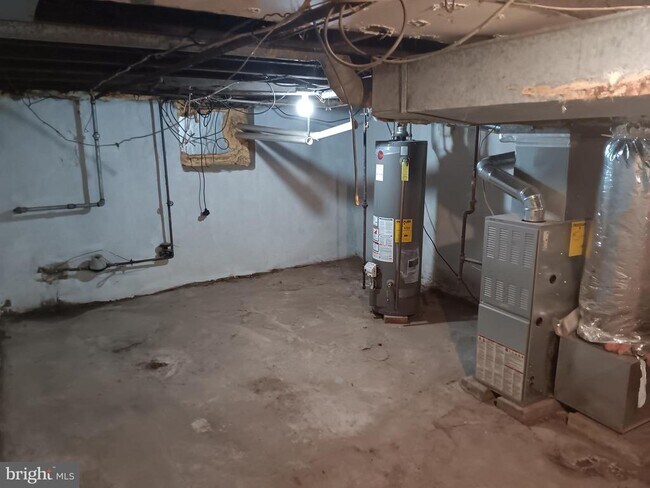 Building Photo - 1012 Potter St