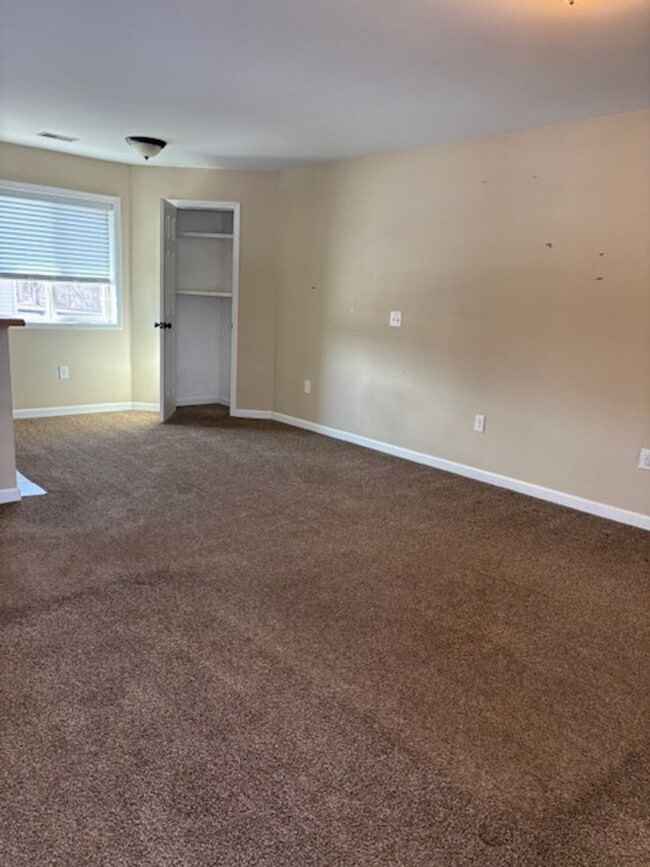 Building Photo - NEWER RANCH STYLE 2 BEDROOM DUPLEX HOMES FOR LEASE!