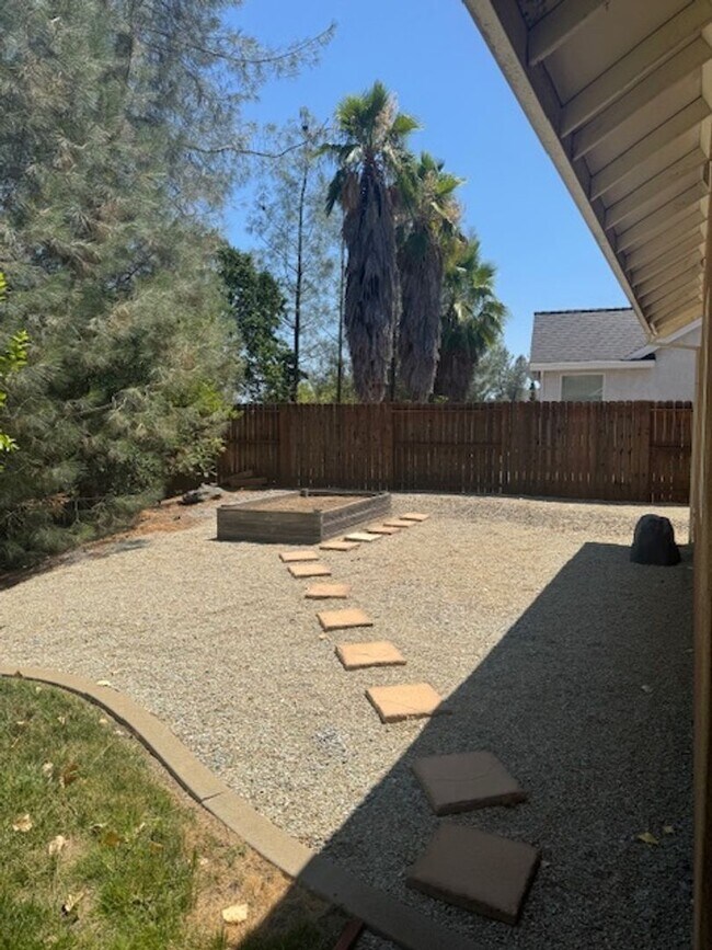 Building Photo - Stunning Westside Home with Landscaping!