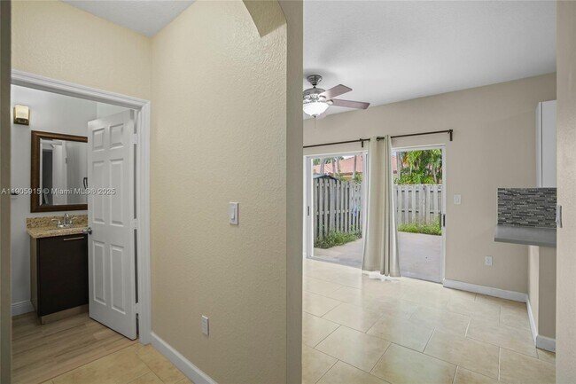 Building Photo - 4129 NE 26th St