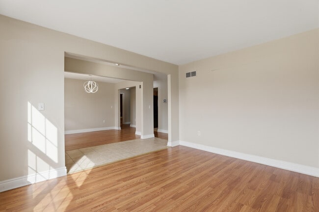 Building Photo - 35900 Abbey Dr