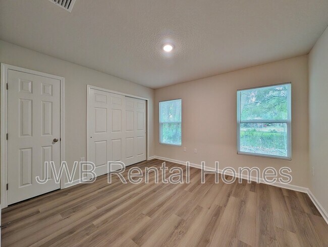 Building Photo - 1438 6th St W