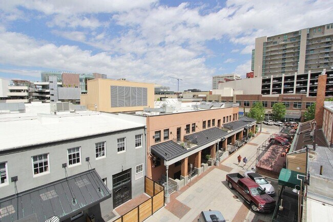 Building Photo - Beautiful Condo in Downtown Boise
