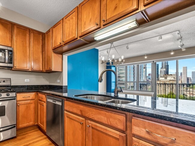 Building Photo - 1717 S Prairie Ave