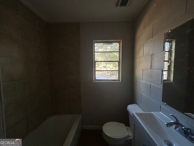 Building Photo - 13 Richard Allen Dr