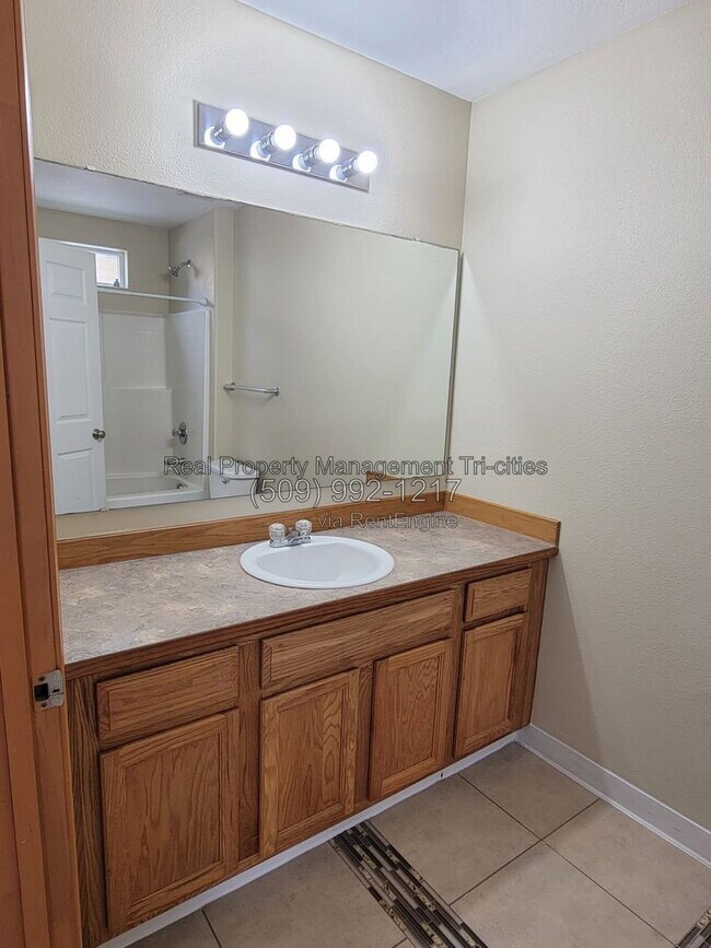 Building Photo - 6305 Thistledown Dr