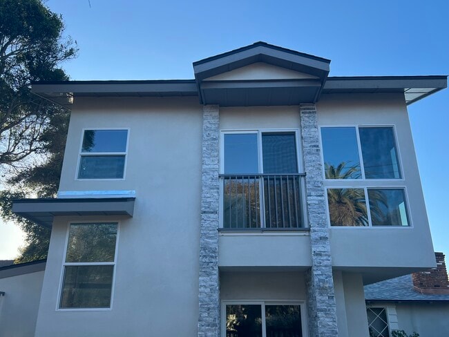 view of building - 826 Hermes Ave