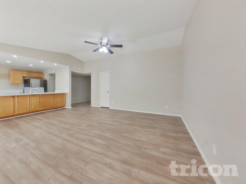 Building Photo - 13601 N 41st St