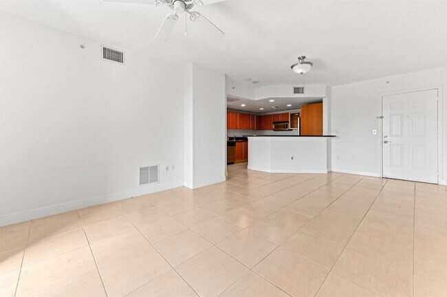 Building Photo - 610 Clematis St