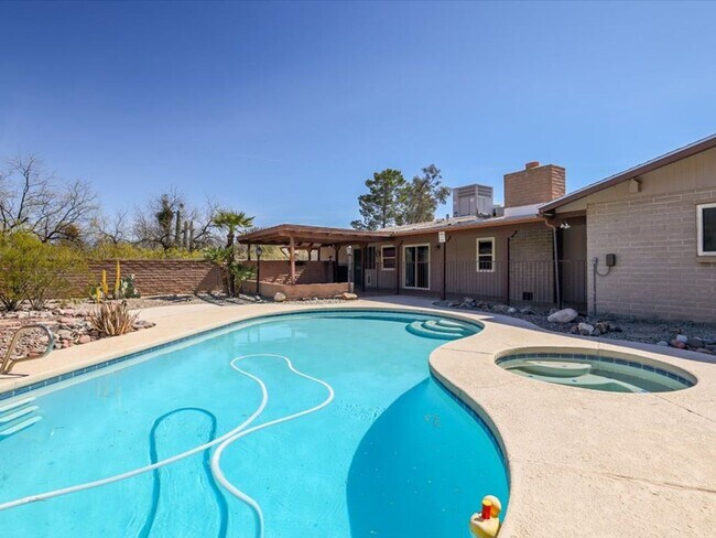 Building Photo - ? Stunning Mountain-View Home with Private Pool & All Utilities Included!!