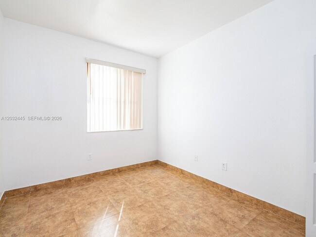 Building Photo - 1663 SE 27th Dr