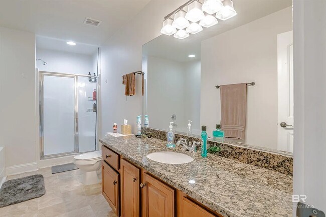 Building Photo - 10 Breydon Ct