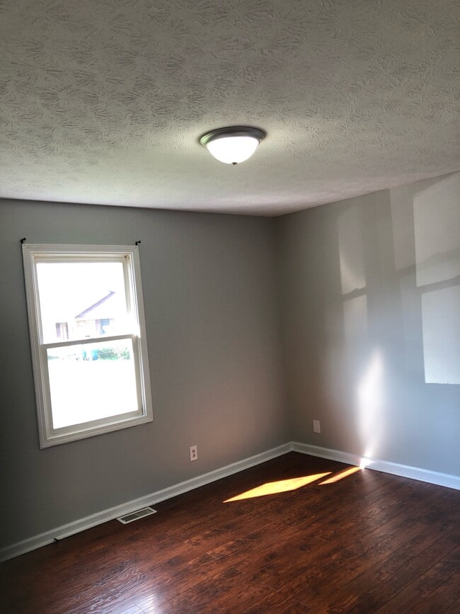 Building Photo - 1050 Scarlett Ln