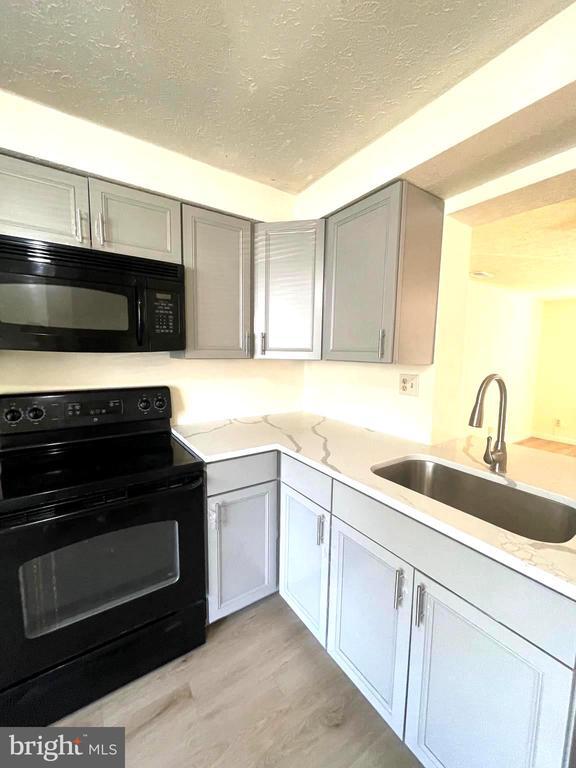 Building Photo - 38 Waterview Ct