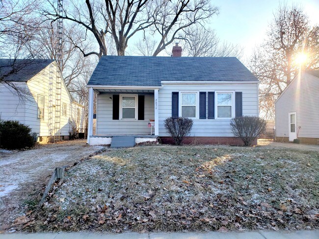 Primary Photo - 2656 Yale Blvd