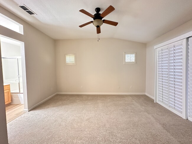 Building Photo - 4976 Mesa Ridge Dr