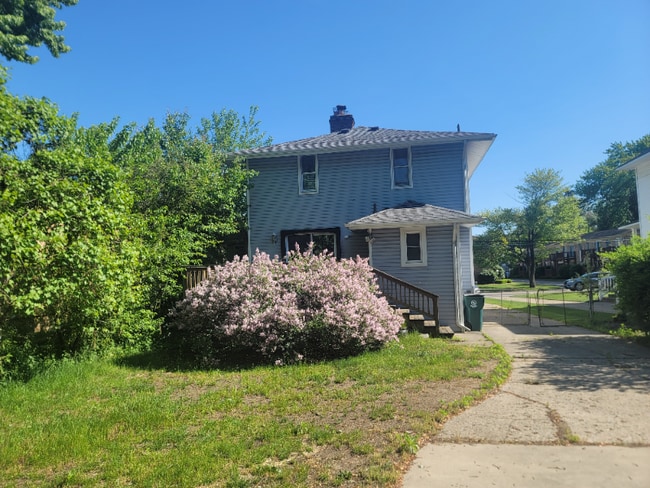 Building Photo - 613 E Lincoln Ave