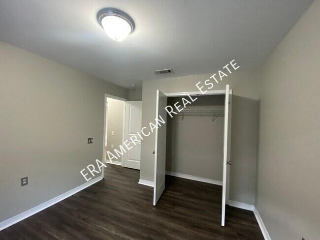 Building Photo - 2024 Bright Water Dr