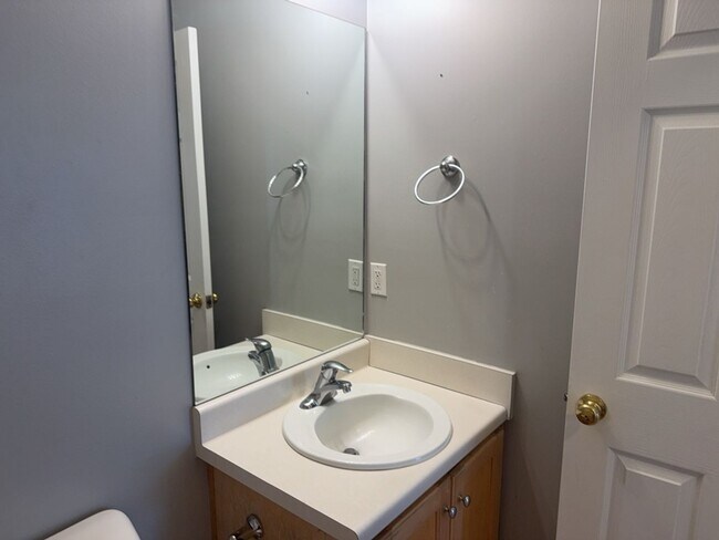 Building Photo - 525 Golden Grove Ln