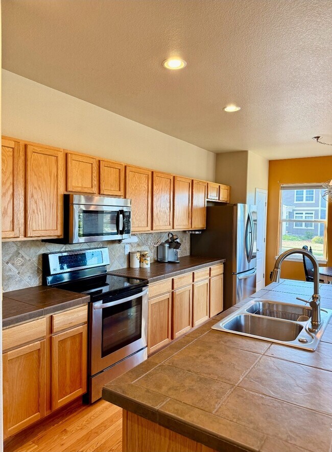 Building Photo - 8078 Cedarstone Ln