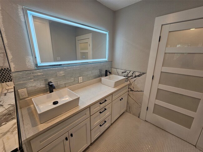 Building Photo - 15 Delmar St