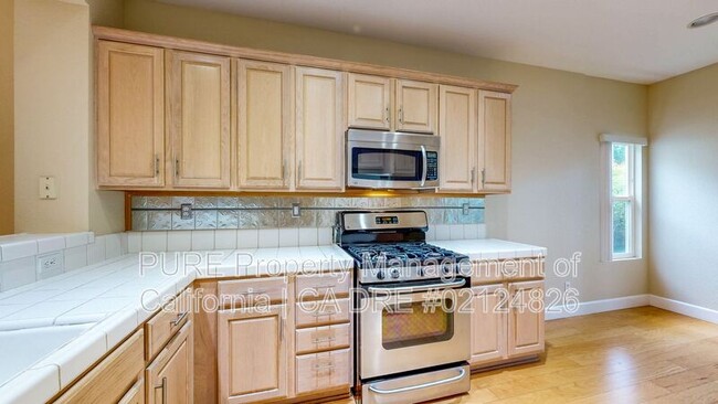 Building Photo - 121 Porterfield Creek Dr