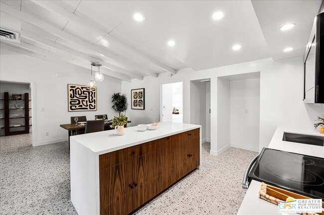 Building Photo - 40851 Bob Hope Dr