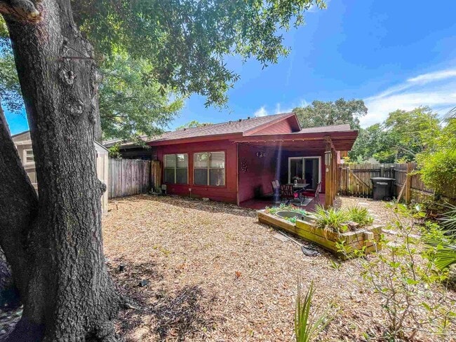 Building Photo - 3300 N Sugartree St