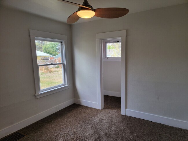 Building Photo - Beautiful 4-Bedroom Home In The Garland Di...
