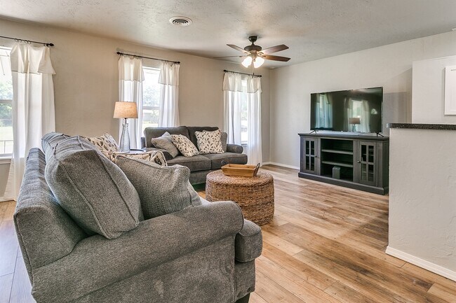 Building Photo - 1809 Ketch Dr