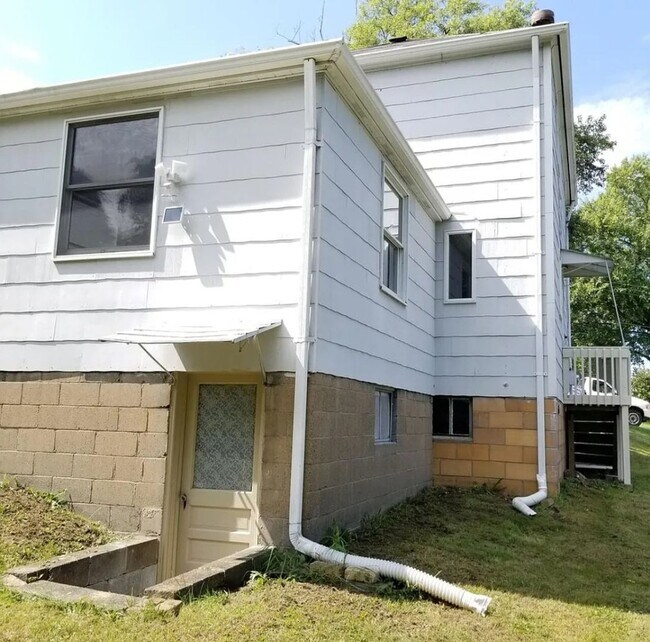 Building Photo - Charming 3BR House in Clairton