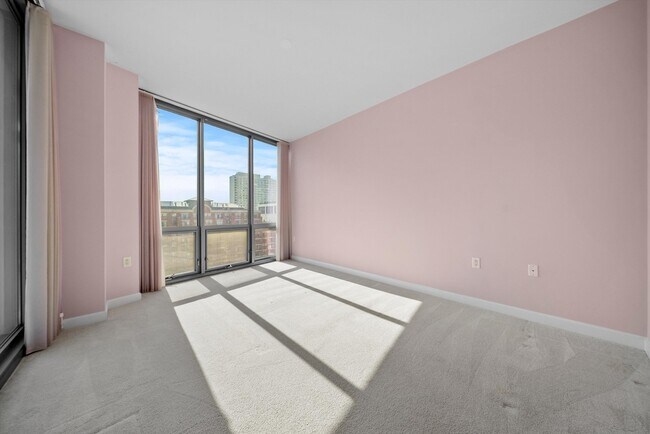 Building Photo - 1235 S Prairie Ave