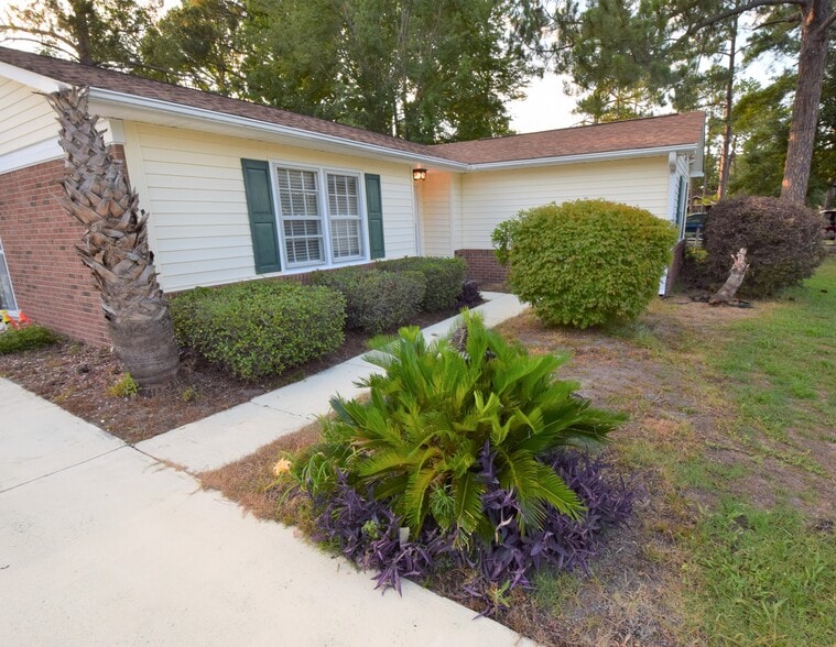 Building Photo - 617 Plymouth Dr