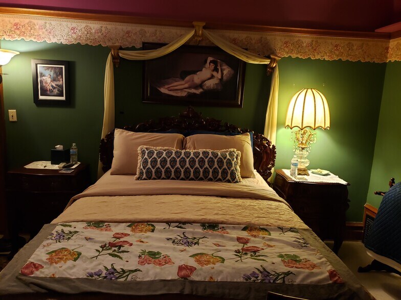 French Room $1350 - 2374 Mission Inn Ave