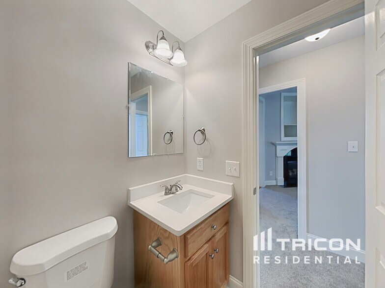 Building Photo - 1212 Danielle Downs Ct SE