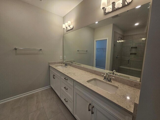 Building Photo - 3127 Armeria Dr