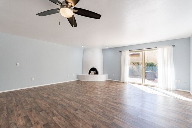 Building Photo - Pending/ Rented - 2-Car Garage & Fenced Yard! 2-Bed, 2-Bath Home in East Tucson