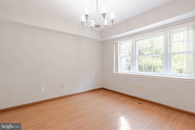 Building Photo - 13145 Madonna Ln