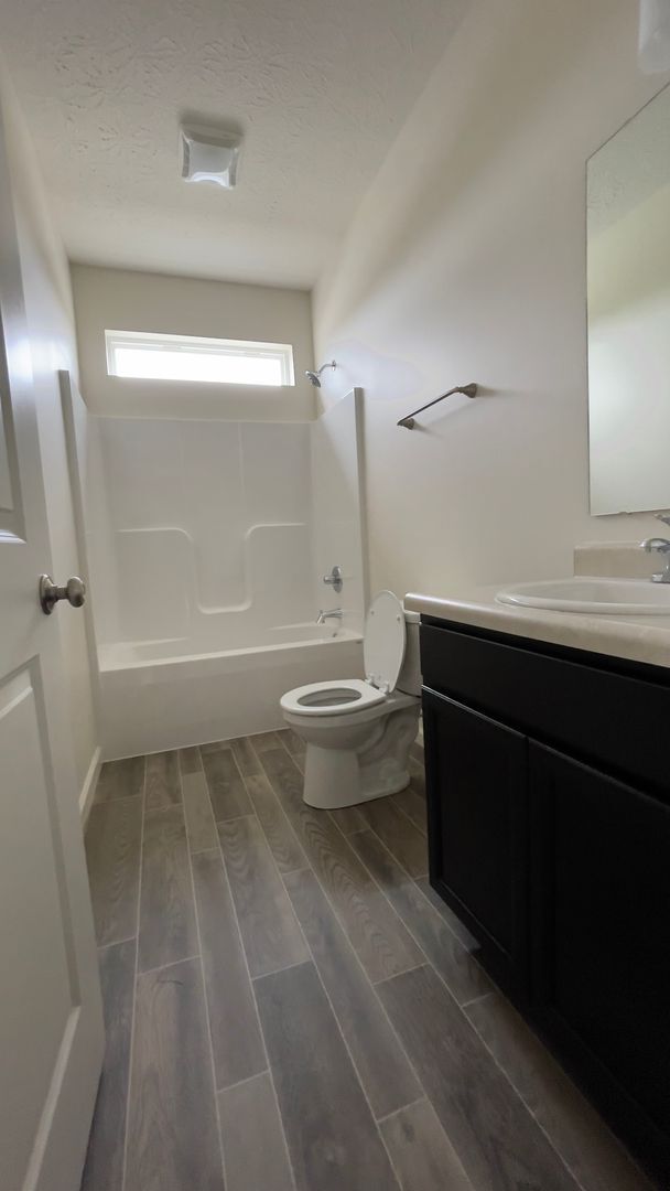 Building Photo - AVALON BLUFF......3 Bedroom 2 Bath