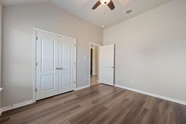Building Photo - 717 N Emory Cove