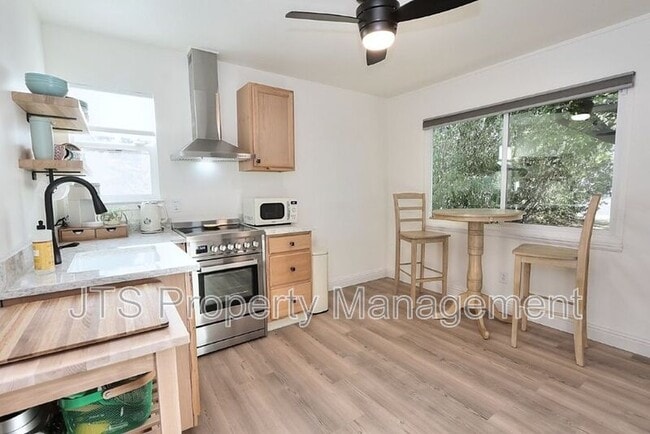 Building Photo - 6906 Pin Oak Ct