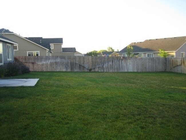Building Photo - 5007 Spirea Dr