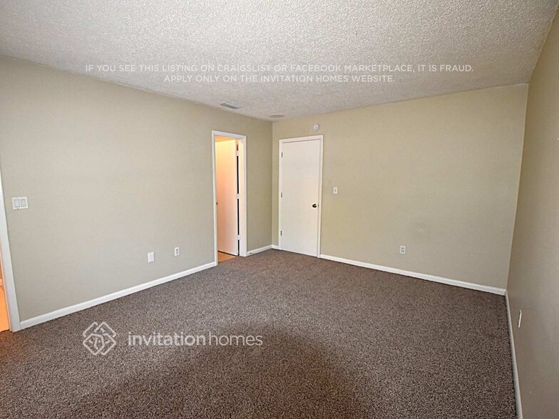 Building Photo - 504 Hillside Ct