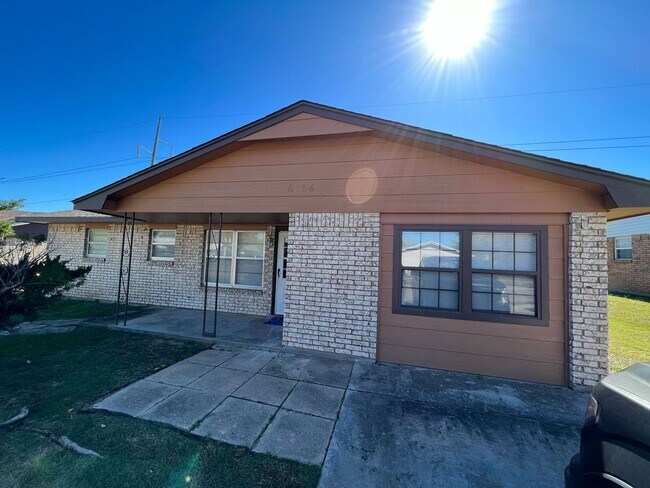Primary Photo - 6954 SW Forest- AVAILABLE NOW!