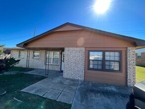 Building Photo - 6954 SW Forest- AVAILABLE NOW!